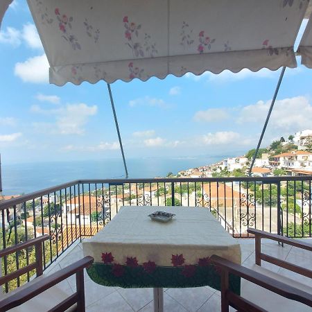 George'S Apartment Loutraki  Buitenkant foto