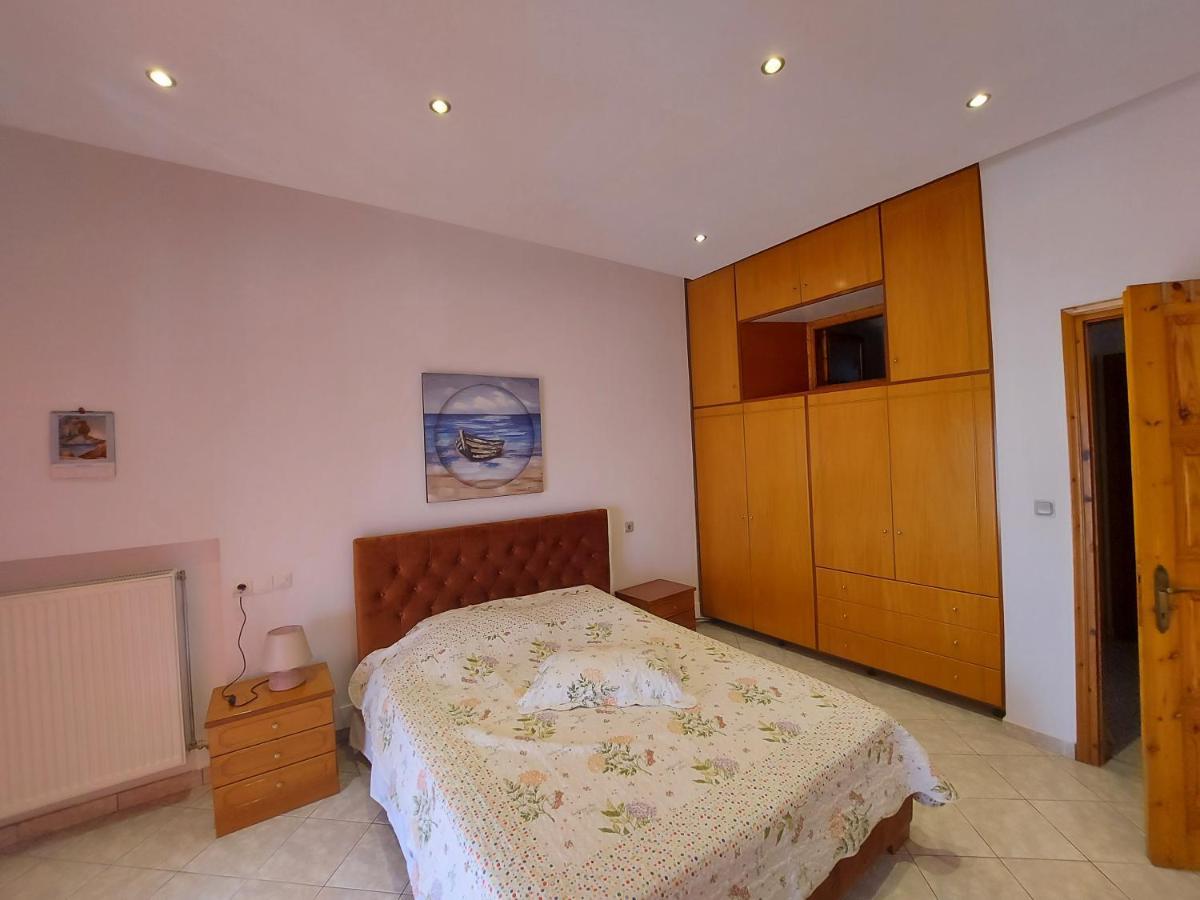 George'S Apartment Loutraki  Buitenkant foto