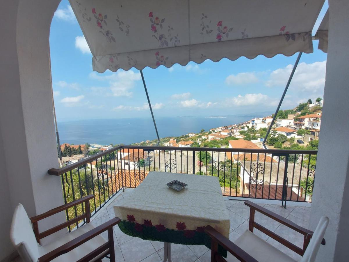 George'S Apartment Loutraki  Buitenkant foto